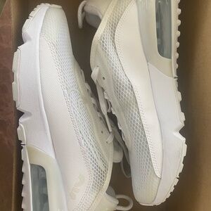 White gym shoes, size 5Y